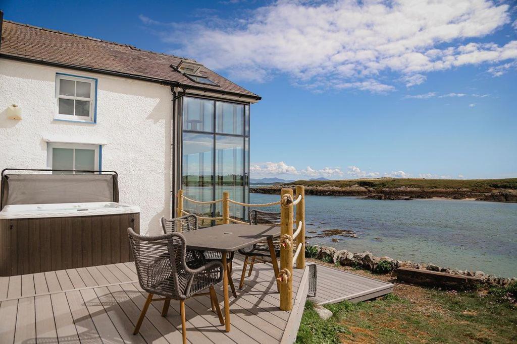 Hen Cymyran Vila Caergeiliog Exterior foto